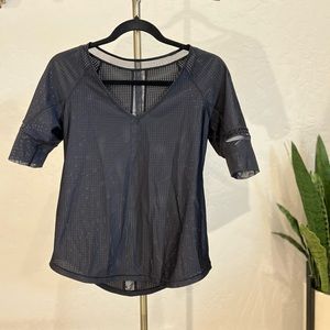 Lululemon Mesh Tee | Size 4 | Special Edition| Black/Reflective | GREAT Quality
